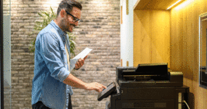 Optimiser la gestion documentaire grâce à la location de photocopieur à Paris